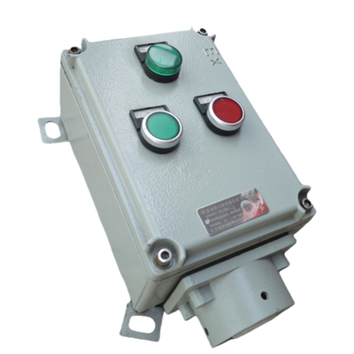 สถานีควบคุมปุ่ม 220V 380V ที่กันระเบิด อลูมิเนียมเกรดเรือ IP66 ป้องกันการบดด้วยสายไฟเข้าที่กําหนดเอง ปลอดภัยทนทานสําหรับ ZONE1 ZONE2 ZONE21 ZONE22