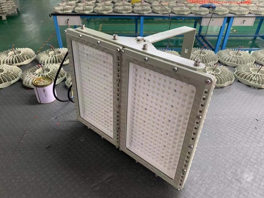 CREE 50-240 วัตต์ LED Flood Light มีอายุ 50 000 ชั่วโมงและสีที่สามารถปรับแต่งได้