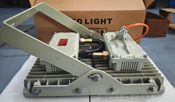 ไฟ LED กันระเบิด สําหรับโซนน้ํามันและก๊าซ 1&2 300W IP66 แปลงแสงอุตสาหกรรม