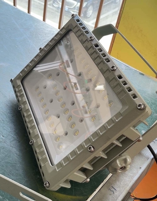 แสงไฟฟ้า LED กันน้ํา 240W ภายนอก กันระเบิด IP66 ATEX IECEx แสงไฟอุตสาหกรรมสําหรับพื้นที่อันตราย