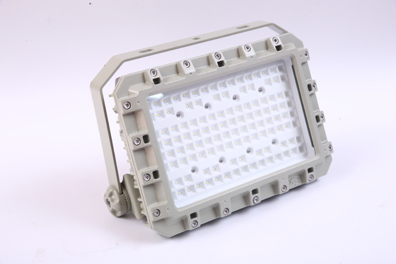 ไฟสปอร์ตไลท์ LED กันระเบิดน้ำหนักเบา 13 กก. ประสิทธิภาพ 140lm/w และใช้พลังงาน 50-100w