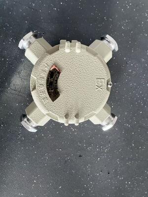 กล่องรวมสายไฟกันระเบิด IECEx Flameproof Ex D พร้อมเกลียว G/M/NPT ปรับแต่งสำหรับคลังสินค้าอันตราย