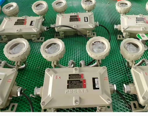 IP66 อุตสาหกรรม อลูมิเนียมสับผสม กันระเบิด LED ไฟฉายฉายพร้อมเวลาฉุกเฉิน 90 นาที