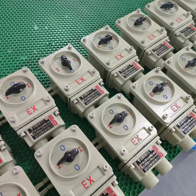 เครื่องปรับเปลี่ยนความแรงระเบิดที่ติดอยู่บนพื้นผิว 220V/380V ด้วยระดับการป้องกัน IP65