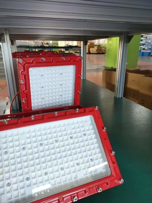 140lm / W สีแดงไฟ LED กันระเบิดด้วย AC / DC Input และ IP66 การจัดอันดับ