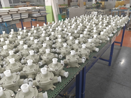 220/380VAC กล่องกันระเบิด ลักษณะสวยงาม แผ่นผนังเหล็กอัลลูมิเนียม ติด 220/380 VAC