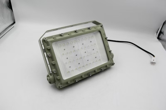 อุตสาหกรรมปิโตรเคมี 135ลูเมน / วัตต์ 150w โหลดไฟ LED กันระเบิดสําหรับโซน 1,2 และโซน 2122