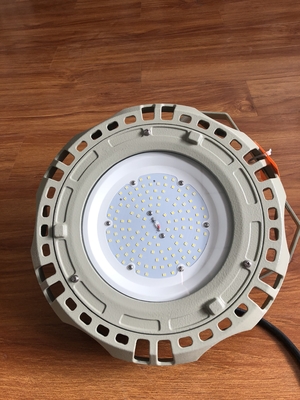 IP66 150 วัตต์ โหลดไฟอัดระเบิดสูงที่มีประสิทธิภาพ 135lm / w สําหรับบริเวณอุตสาหกรรมและปิโตรเคมี