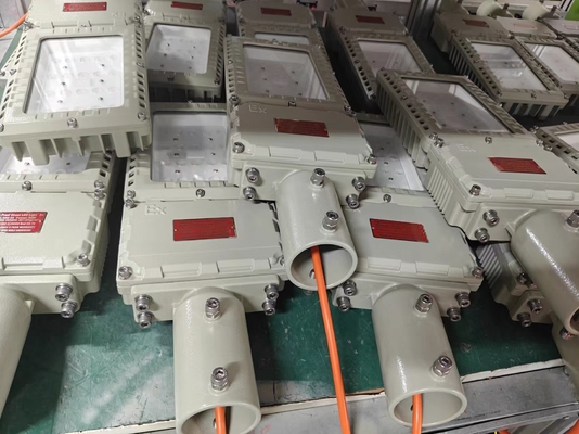 100W 200W LED ระเบิดกันระเบิดไฟฟ้าแสงน้ําท่วม ATEX II 2G ความปลอดภัยสําหรับเขตแก๊ส1/2