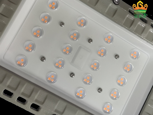 140lm/w พลังงาน LED การส่องแสงความปลอดภัยสําหรับโรงงานปิโตรเคมีน้ํามันก๊าซและสถานที่เหมืองแร่