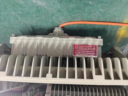 IP66 WF2 ป้องกันระเบิด LED Flood Light สําหรับการติดตั้งแขวนสําหรับโรงงานจานน้ํามัน