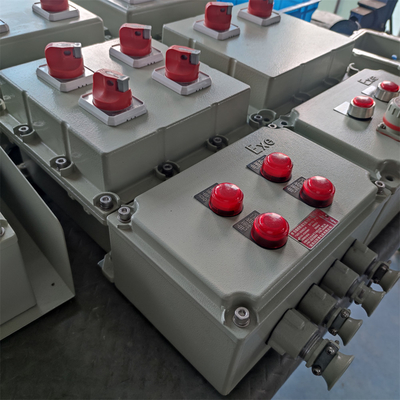 กล่องจ่ายไฟสำหรับไฟส่องสว่างกันระเบิดรุ่น CXM - Ex d e IIC, ป้องกัน IP66, ตัวเรือนอะลูมิเนียมทนทานสำหรับพื้นที่อันตรายในอุตสาหกรรม