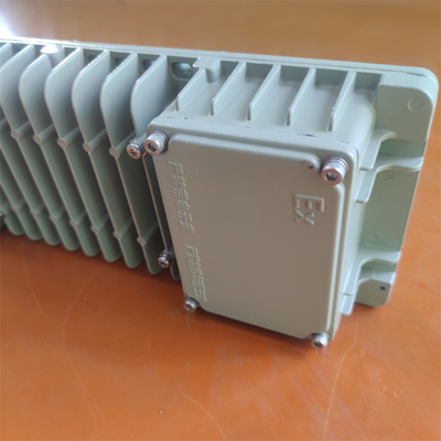 โคมไฟ LED กันระเบิด RoHS ATEX IECEx สําหรับสภาพแวดล้อมที่รุนแรง แสงอุตสาหกรรม 200Watt 295V