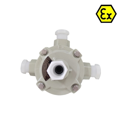 อุตสาหกรรมน้ํามันและก๊าซ กล่องเชื่อมไฟฟ้าที่ป้องกันระเบิดแสง 220/380Vac OEM