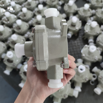 ATEX พื้นที่อันตราย IP66 การต่อต้านการระเบิด Box Entry สามารถปรับแต่งได้