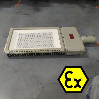 ATEX 220V 380V แสง LED กันระเบิด อลูมิเนียมเกรดเรือ IP66 WF2 สําหรับอุตสาหกรรมน้ํามันและก๊าซ