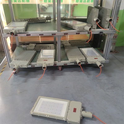 ไฟถนนพลังงานแสงอาทิตย์ LED 120W แผงโซลาร์เซลล์กันน้ำกันระเบิดสว่างสูง 130Lm/w โคมไฟกันระเบิดกลางแจ้ง