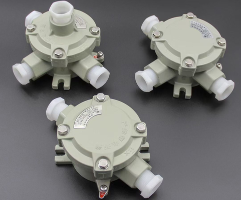 WF2 กล่องแยกกันระเบิด IP65 อัลลูมิเนียมแบบหล่นแบบหล่นด้วย 2/3 ทางเข้าสายเคเบิล
