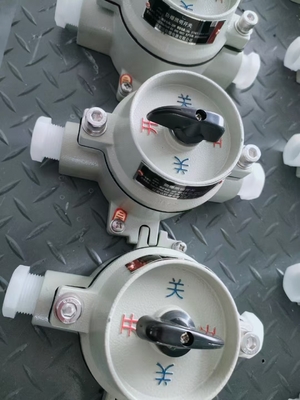 เครื่องปรับปรุงความสับสนของอัลลูมิเนียมประเภทเรือ IP66 เครื่องปรับปรุงความสับสนของระเบิด สําหรับการติดตั้งบนพื้นผิว