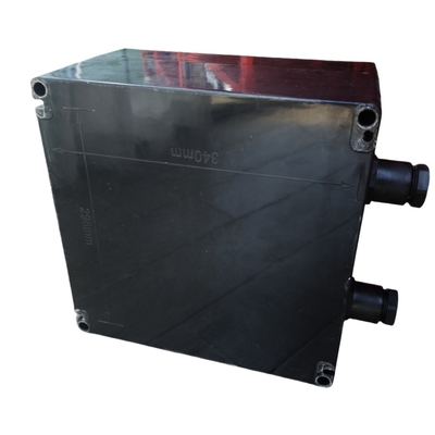 สถานีควบคุมป้องกันระเบิด 220V ATEX ได้รับการอนุมัติ GRP Anti Corrsion IP66 WF2 การติดตั้งแนวตั้งแขวนสําหรับสภาพแวดล้อมอันตรายโซน 1 โซน 2