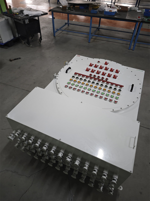 ATEX 380V แผนควบคุมกันไฟ แผนกระจายพลังงานอุตสาหกรรม วัสดุอะลูมิเนียม ป้องกันการบด IP66 สําหรับเขตอันตราย