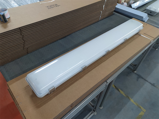 2*36W แสงหลอดไฟกันระเบิด IP66 WF2 ระดับการป้องกัน IECEx อนุมัติสําหรับโซน1 2 โซน21 22 สภาพแวดล้อมอันตราย