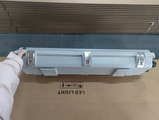 2*18w/2*36w แสงหลอดไฟกันระเบิด IP66 WF2 ระดับการป้องกัน CRI สูง Ra≥70
