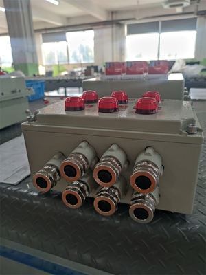 แผ่นควบคุมที่ติดติดผนัง กันไฟ ปรับแต่งความดันระดับ ATEX CNEX ISO9001 การรับรองสําหรับน้ํามันก๊าซ