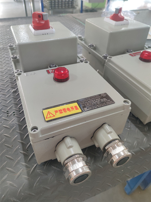 กล่องไอโซเลาเตอร์ที่กันระเบิด ATEX IP66 ป้องกันการกัดกรอง อลูมิเนียมระดับอวกาศ สําหรับการติดตั้งผนัง