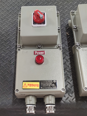 กล่องไอโซเลาเตอร์ที่กันระเบิด ATEX IP66 ป้องกันการกัดกรอง อลูมิเนียมระดับอวกาศ สําหรับการติดตั้งผนัง