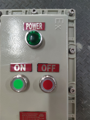 10 มิลลิเมตรหนา กันระเบิด ป้องกันเพลิง กล่องควบคุม Sation IP66 ป้องกันการบด การปรับปรุงเคเบิลการเข้า High Reliability สําหรับสนามบินก๊าซ Staion ZONE1