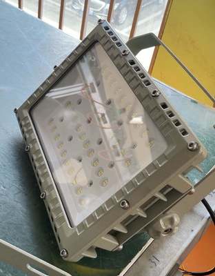 ไฟสปอร์ตไลท์ LED กันระเบิด 150W สำหรับพื้นที่อันตราย IP65