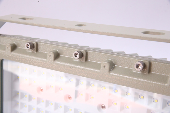 ไฟสปอร์ตไลท์ LED กันระเบิดแบบปรับแต่งได้ 50–240W | ชิป CREE | ได้รับการรับรอง ATEX สำหรับพื้นที่อันตราย