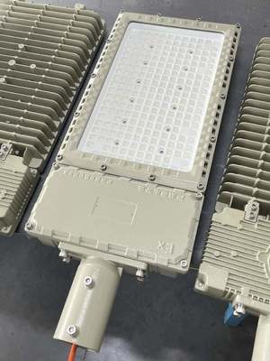 โคมไฟ LED ป้องกันการระเบิดสำหรับไฟถนน - Class 1 Division 1, 50W ถึง 250W, เหมาะสำหรับพื้นที่อันตราย