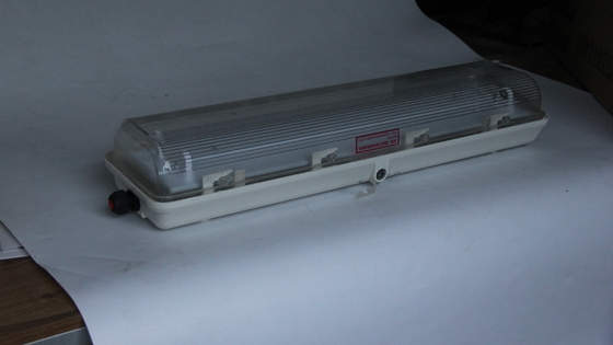 ทนทาน ATEX/IECEx/CNEX กันระเบิด ไฟ LED เส้นเส้น เกรดอุตสาหกรรม IP66 ไฟสําหรับบริเวณอันตราย โรงงานเคมีน้ํามันและก๊าซ โรงงานเหมืองแร่ โรงงานเรือ การออกแบบที่ประหยัดพลังงาน ลด