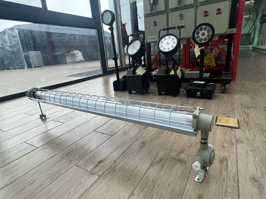 ทนทาน ATEX กันระเบิด LED ไฟฟ้าเส้นตรง 100lm / w IP66 สําหรับสภาพแวดล้อมที่ชื้น โซน 21 และ 22 ทนทานต่อการกัดกร่อน