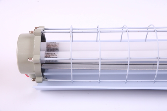 โคมไฟ LED เชิงเส้นกันระเบิด ATEX 100lm/w IP66 สำหรับสภาพแวดล้อมเปียก โซน 21 และ 22 ทนต่อการกัดกร่อน Ex Db Eb IIC T6 Gb, Ex Tb IIIC T80°C Db ทนทาน