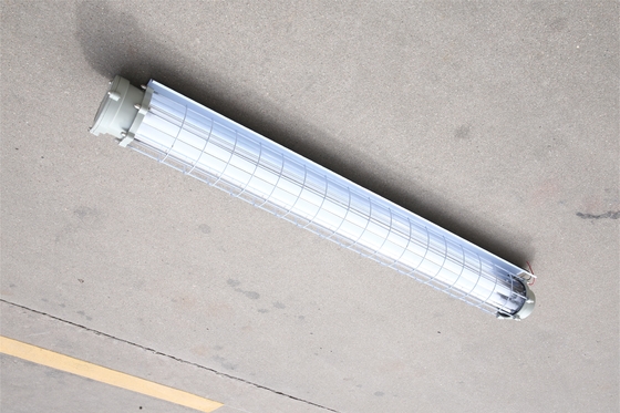 โคมไฟ ประสิทธิภาพแสง 100lm / w กันระเบิด LED ไฟสูงอ่าวด้วยแบตเตอรี่สํารอง