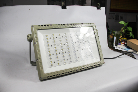 แสง LED ถนนกันระเบิด 250W  сертификат ATEX CNEX สําหรับโซน 1 โซน 2 การใช้งานอันตราย
