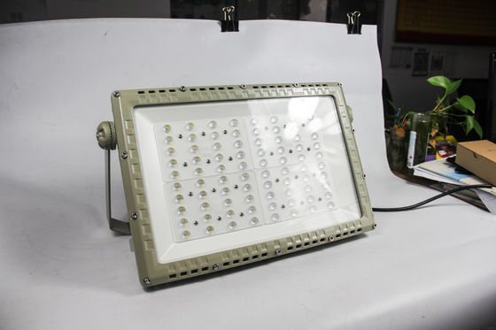IECEx แสงไฟ LED ถนน 250W แสงไฟกันระเบิดสําหรับโรงงานน้ํามัน ก๊าซ และเคมี