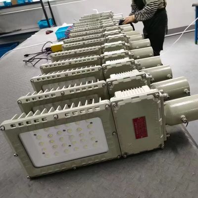 ขายร้อน ไฟฉายแสงสูง กันระเบิด ไฟฉายน้ําท่วม IP66 WF2 ระดับการป้องกัน