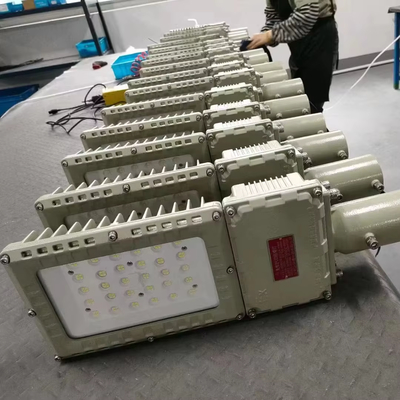 โปรเจคเตอร์ไฟส่องสว่างกันประกายไฟสำหรับอุตสาหกรรมยา พร้อมการออกแบบกันประกายไฟ และ CCT Ra ≥80
