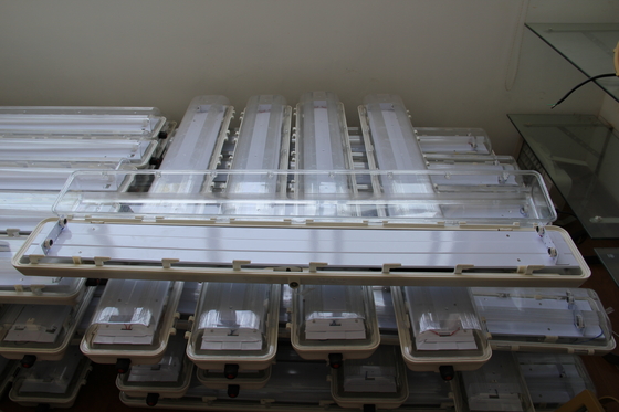 โคมไฟ LED สำหรับพื้นที่อันตรายที่ได้รับการรับรอง ATEX/IECEx/CNEX, ได้รับการจัดอันดับ IP66, รับประกัน 5 ปี, ปรับแต่งวัตต์และขนาดได้ ไฟเชิงเส้นกันระเบิด BYS Series ที่ทนทาน พร้อมการรับรองสามรายการ