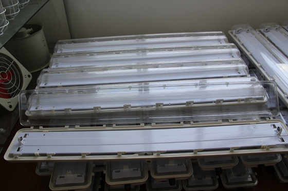 โคมไฟ LED สำหรับพื้นที่อันตรายที่ได้รับการรับรอง ATEX/IECEx/CNEX, ได้รับการจัดอันดับ IP66, รับประกัน 5 ปี, ปรับแต่งวัตต์และขนาดได้ ไฟเชิงเส้นกันระเบิด BYS Series ที่ทนทาน พร้อมการรับรองสามรายการ