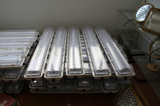 โคมไฟ LED สำหรับพื้นที่อันตรายที่ได้รับการรับรอง ATEX/IECEx/CNEX, ได้รับการจัดอันดับ IP66, รับประกัน 5 ปี, ปรับแต่งวัตต์และขนาดได้ ไฟเชิงเส้นกันระเบิด BYS Series ที่ทนทาน พร้อมการรับรองสามรายการ