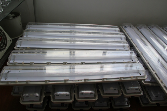 โคมไฟ LED สำหรับพื้นที่อันตรายที่ได้รับการรับรอง ATEX/IECEx/CNEX, ได้รับการจัดอันดับ IP66, รับประกัน 5 ปี, ปรับแต่งวัตต์และขนาดได้ ไฟเชิงเส้นกันระเบิด BYS Series ที่ทนทาน พร้อมการรับรองสามรายการ