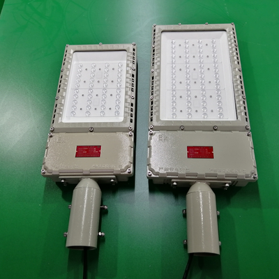 โคมไฟฟลัด LED สำหรับพื้นที่อันตรายอะลูมิเนียมระดับการป้องกัน IP66 เหมาะสำหรับสภาพแวดล้อมที่รุนแรง