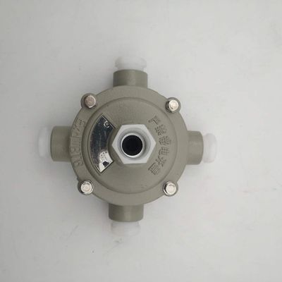 G1/2 กล่องแยกกันระเบิดในการเข้าสายเคเบิลด้วยความแรง 220V / 380VAC และการตั้งค่าลูกค้าที่สามารถปรับแต่งได้