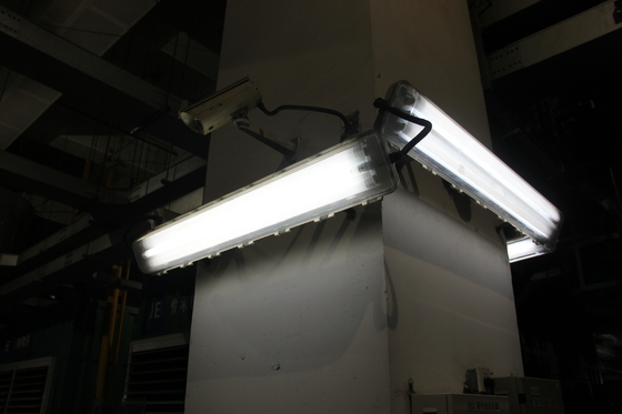 4 ฟุต ป้องกันระเบิดไฟ LED เส้นตรงสําหรับสถานที่อันตราย 2x9W / 2x18W