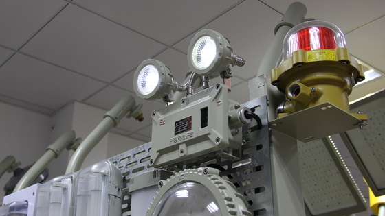 IP66 และ CCT 5500-6500 ไฟฉายฉุกเฉินกันไฟสําหรับการป้องกันอุตสาหกรรม